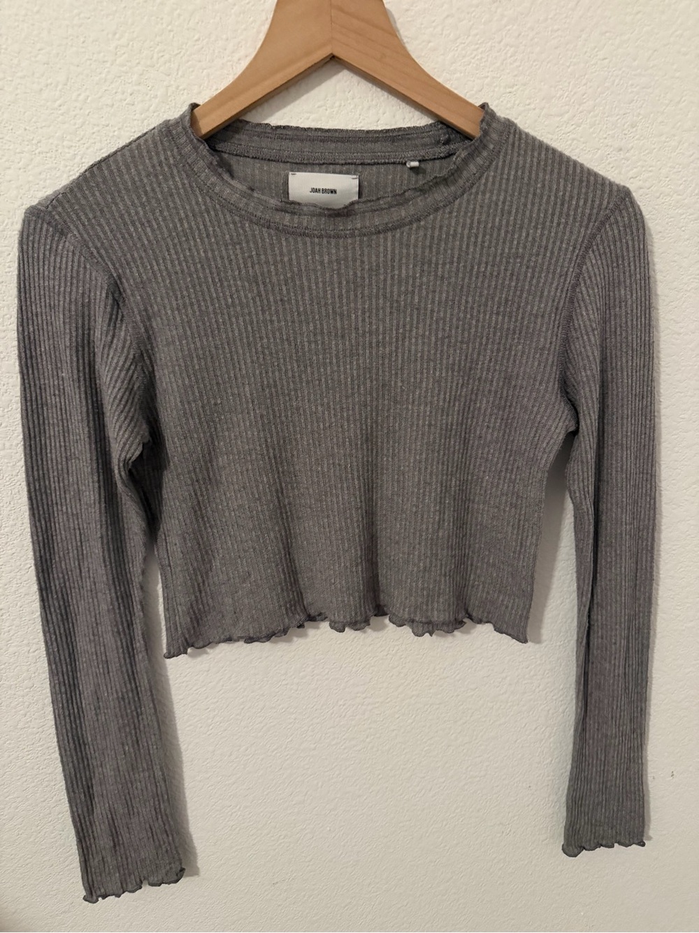 Joah Brown Ribbed Scalloped Long Sleeve Crop S/M